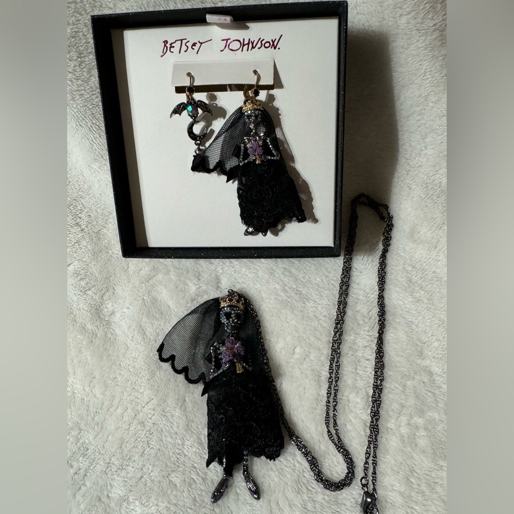 Betsey Johnson long Skeleton Bride necklace and earrings!